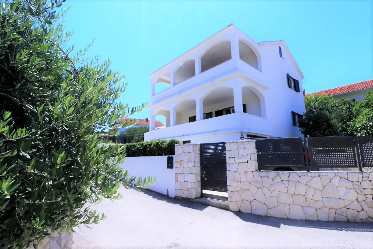 Villa Mendula Trogir - Luxury Villa By The Beach - Heated Pool - Organic Garden