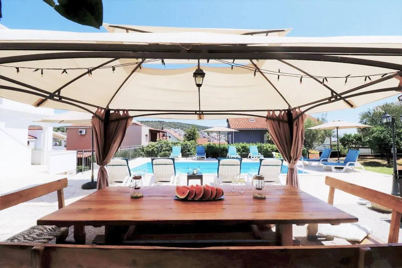 Villa Mendula Trogir - Luxury Villa By The Beach - Heated Pool - Organic Garden