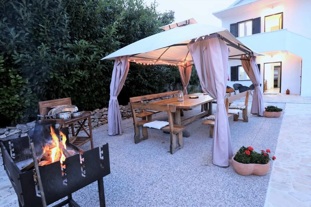 Villa Mendula Trogir - Luxury Villa By The Beach - Heated Pool - Organic Garden