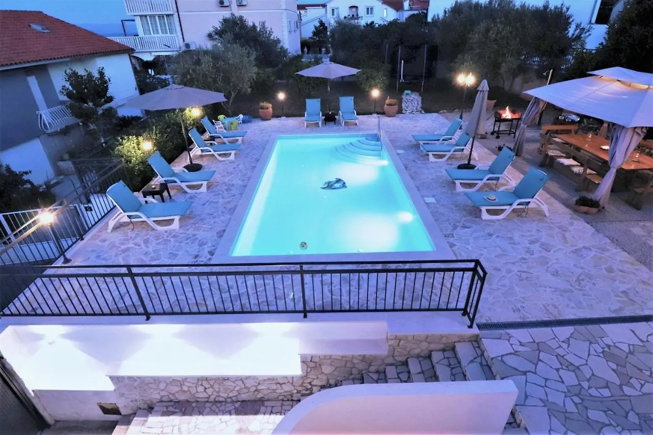 Villa Mendula Trogir - Luxury Villa By The Beach - Heated Pool - Organic Garden Croatia