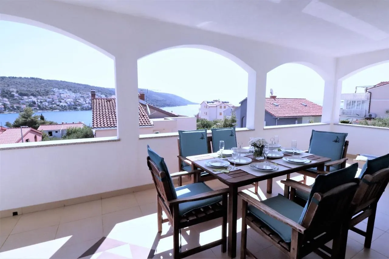 Villa Mendula Trogir - Luxury Villa By The Beach - Heated Pool - Organic Garden 0*,