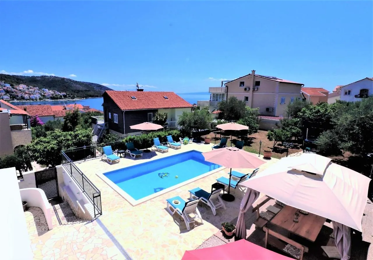 Villa Mendula Trogir - Luxury Villa By The Beach - Heated Pool - Organic Garden