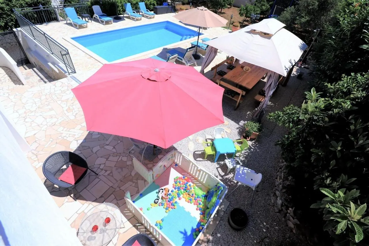 Villa Mendula Trogir - Luxury Villa By The Beach - Heated Pool - Organic Garden