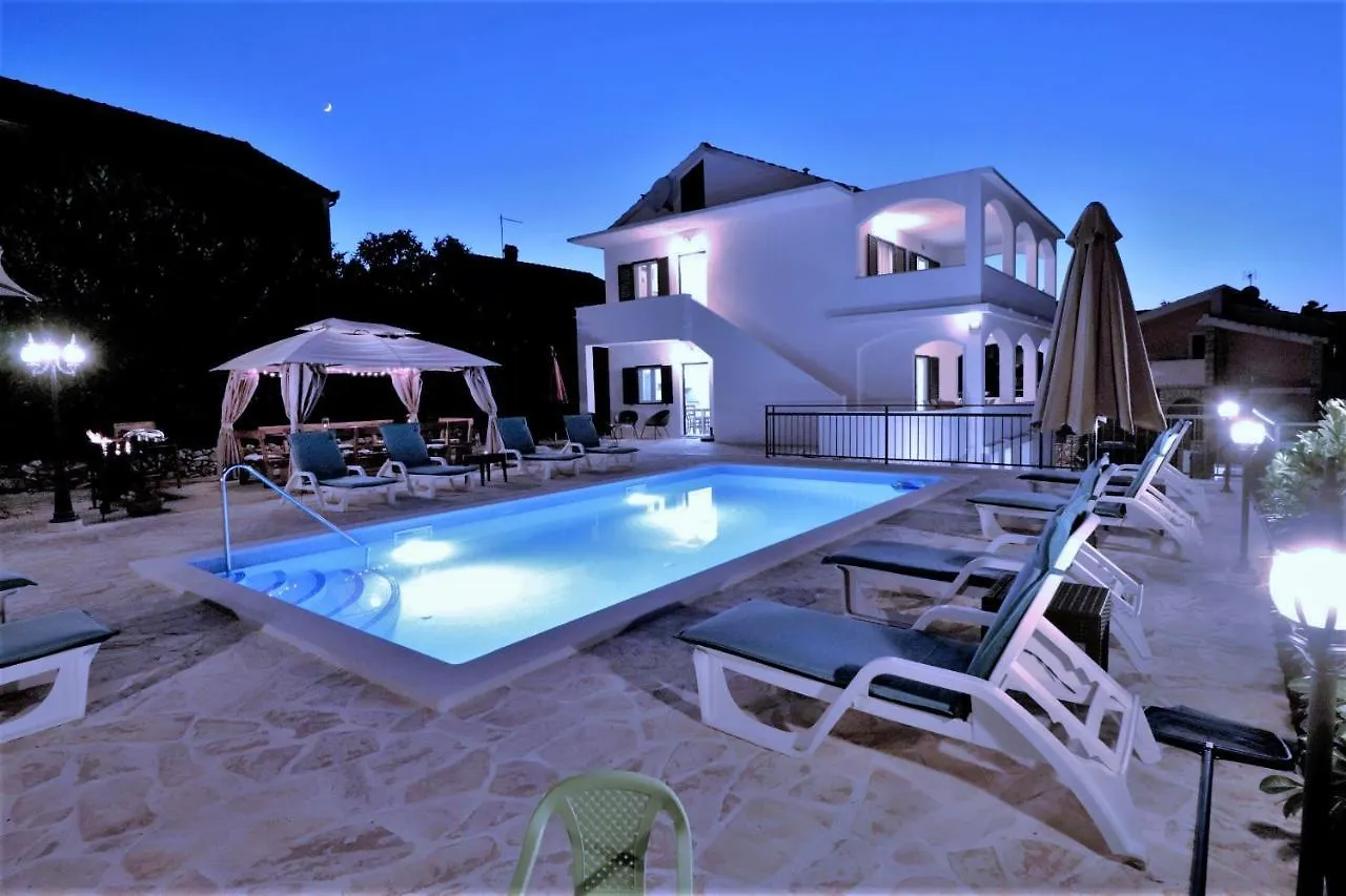 Villa Mendula Trogir - Luxury Villa By The Beach - Heated Pool - Organic Garden