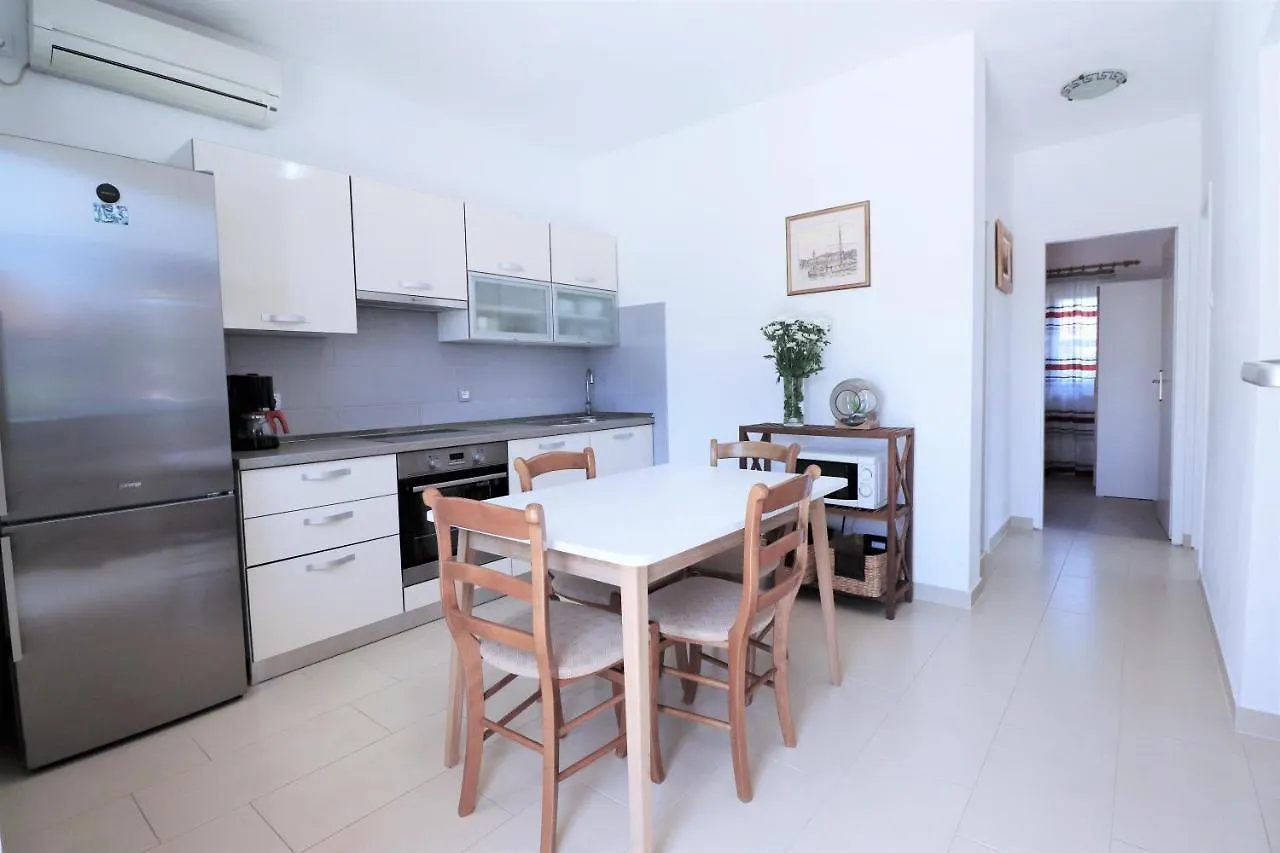 Villa Mendula Trogir - Luxury Villa By The Beach - Heated Pool - Organic Garden