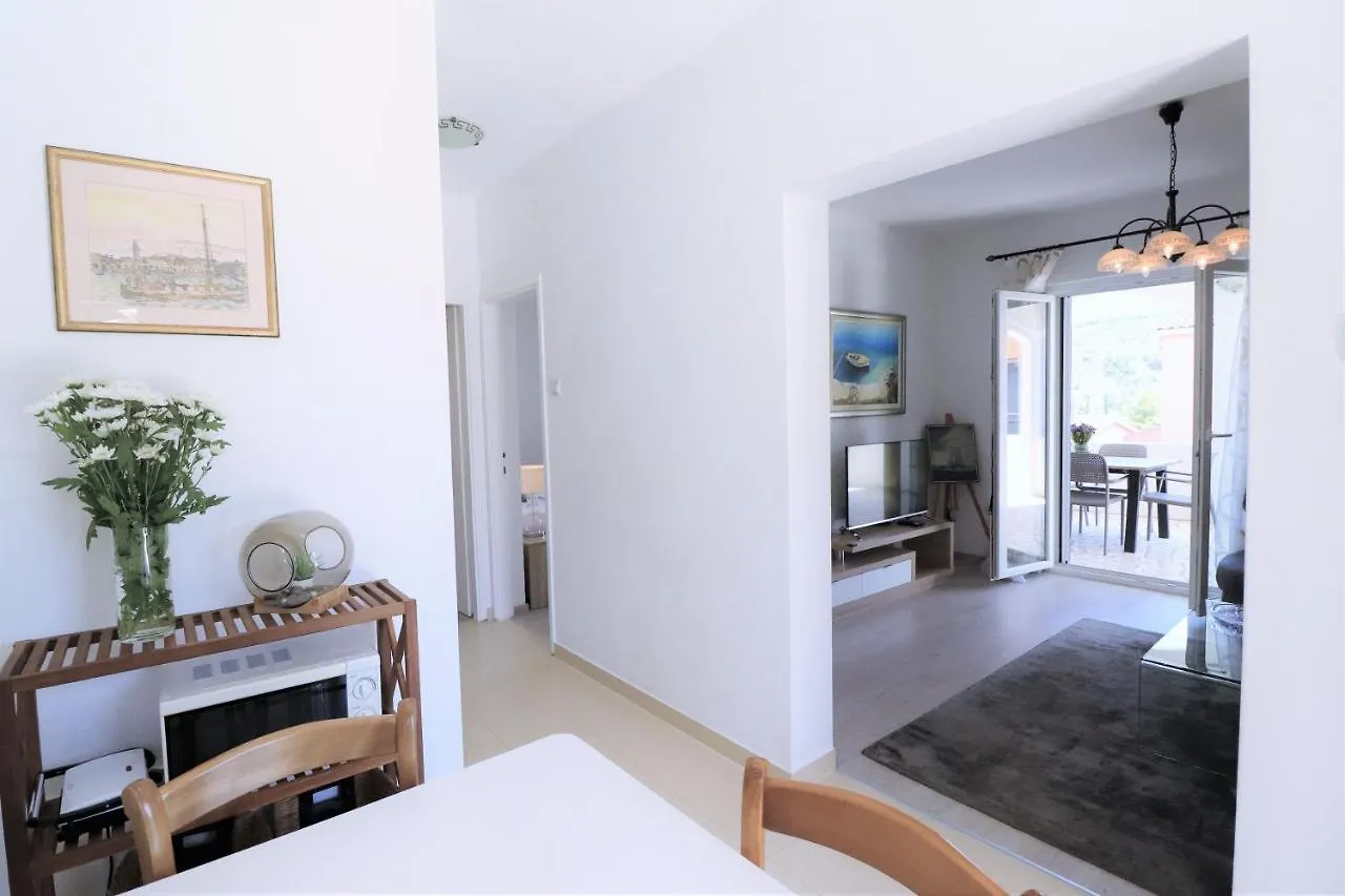 Villa Mendula Trogir - Luxury Villa By The Beach - Heated Pool - Organic Garden
