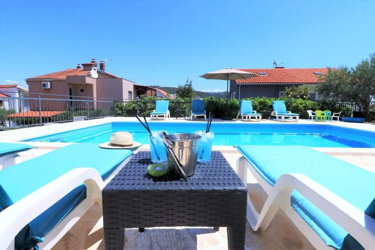 Villa Mendula Trogir - Luxury Villa By The Beach - Heated Pool - Organic Garden