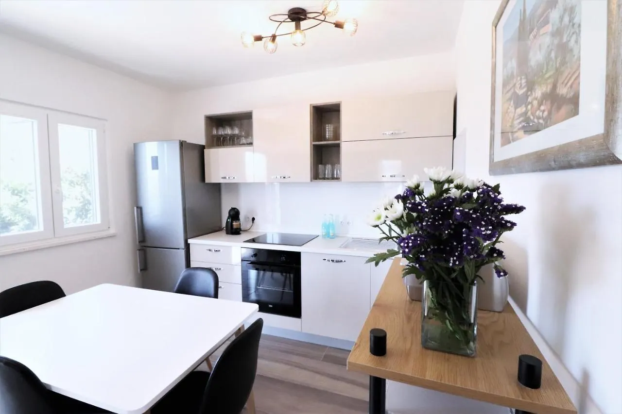 Villa Mendula Trogir - Luxury Villa By The Beach - Heated Pool - Organic Garden