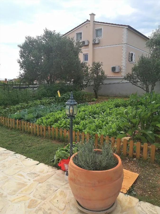 Villa Mendula Trogir - Luxury Villa By The Beach - Heated Pool - Organic Garden Croatia