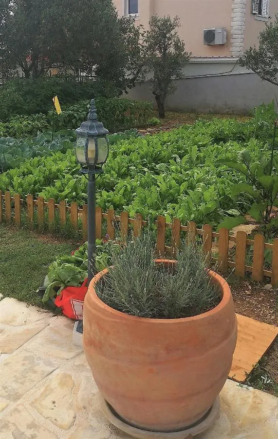 Villa Mendula Trogir - Luxury Villa By The Beach - Heated Pool - Organic Garden