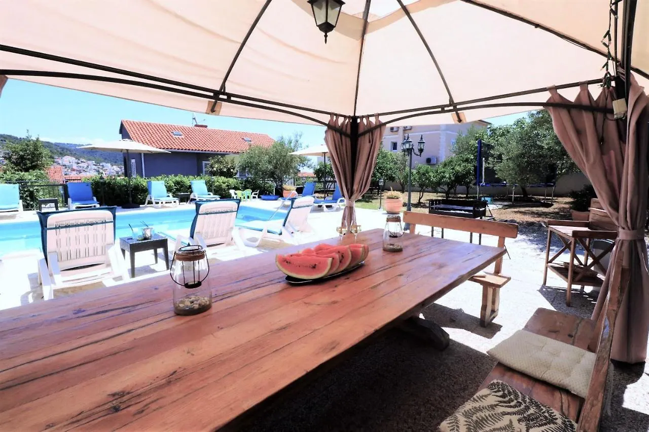 Villa Mendula Trogir - Luxury Villa By The Beach - Heated Pool - Organic Garden