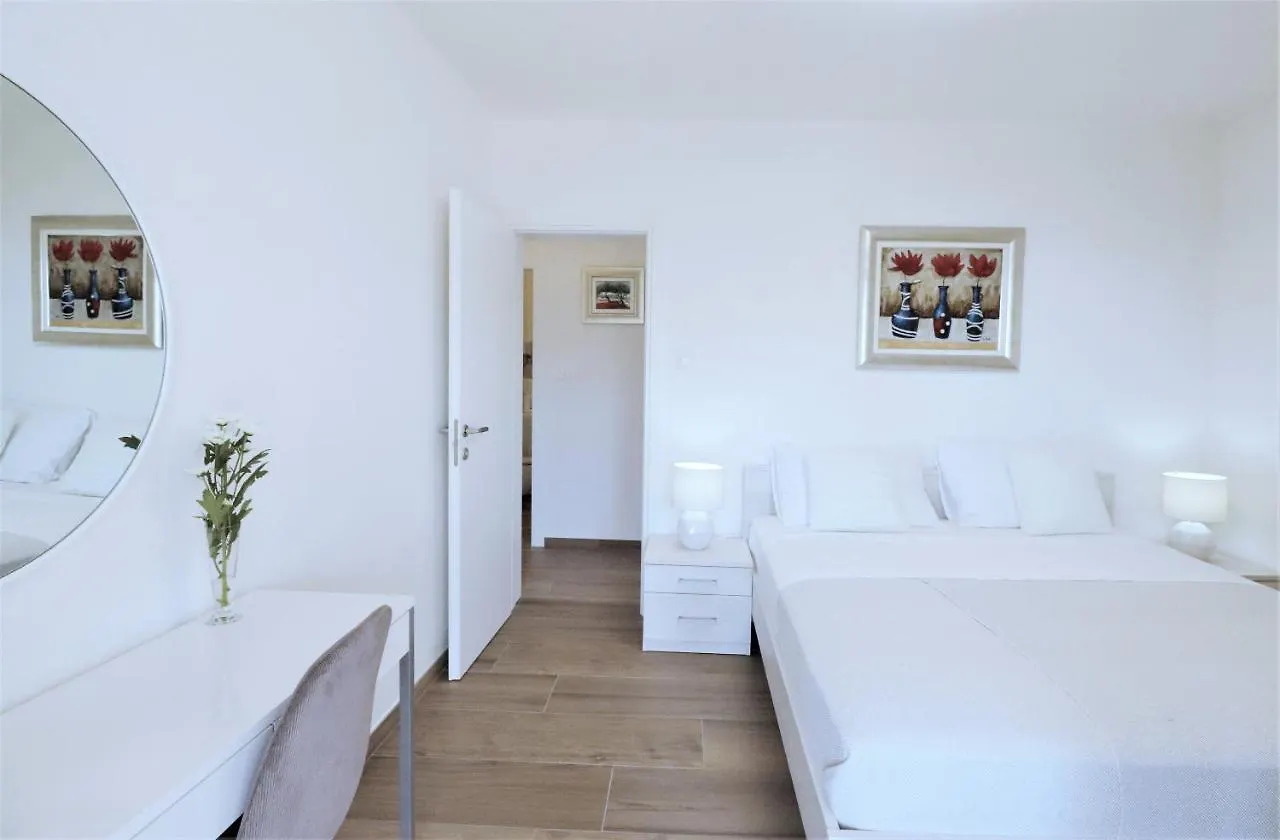 Villa Mendula Trogir - Luxury Villa By The Beach - Heated Pool - Organic Garden
